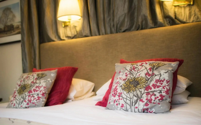 Ascot House Hotel