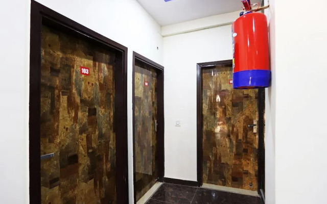 Oyo 42619 Diamond Key Residency