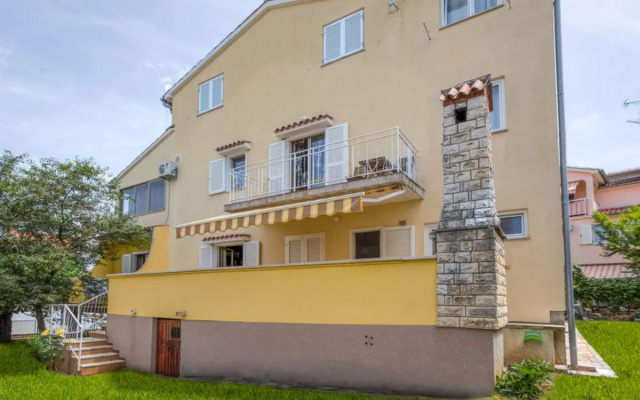 Apartment Daria Como 40512