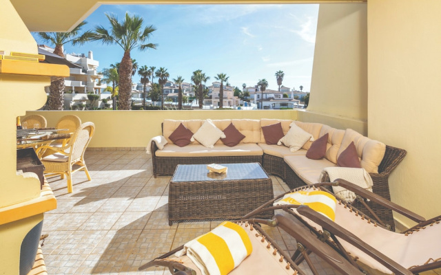 Stylish 2BR Apartment With Pool, Parking & Wifi