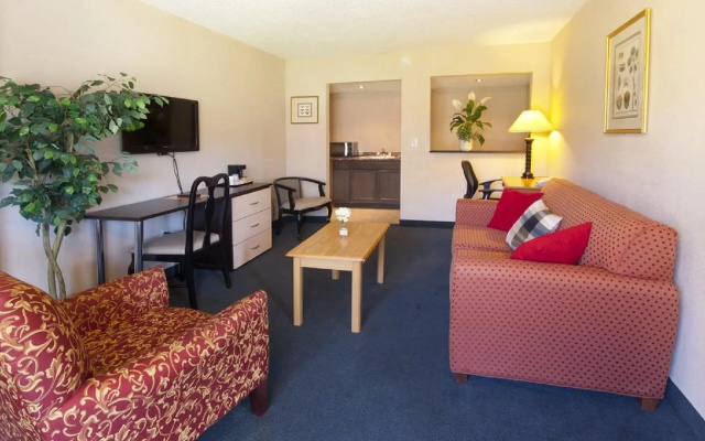 Roomba Inn & Suites - Kissimmee