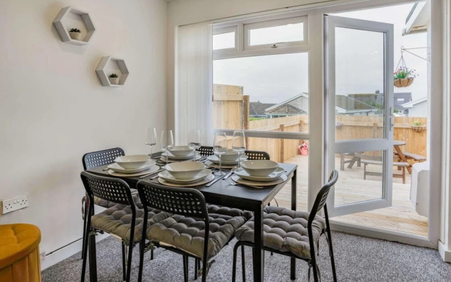 Upper Hill Park - 3 Bed Bungalow - Tenby