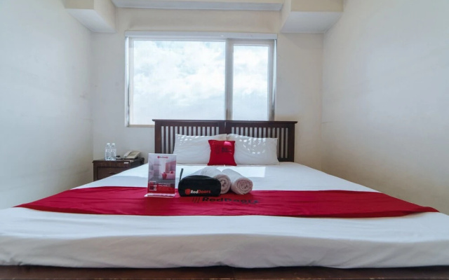 Golden Panda Dormtel by RedDoorz