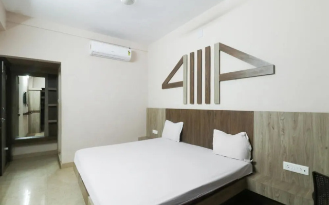 Spot On 46890 Smile Holiday Inn