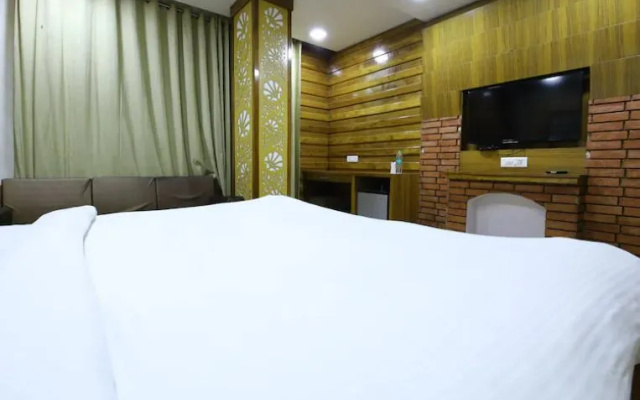 The Golden Oyster Hotel