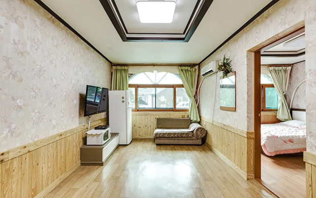 Taean Beach Green Pine Pension