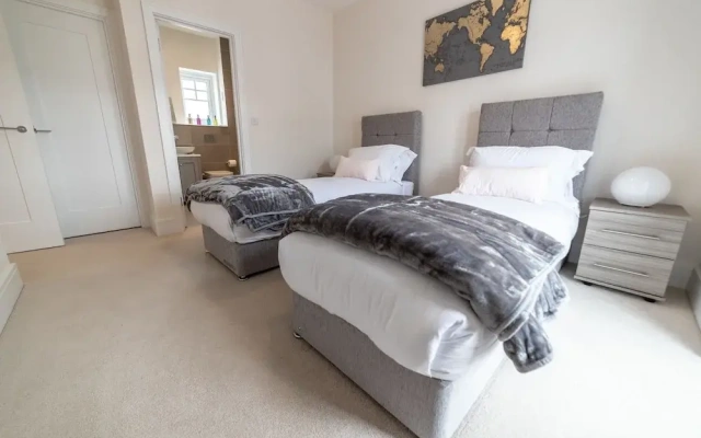 Reading Green Park Village Serviced Apt