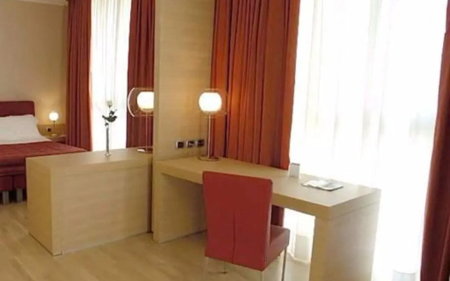 Hotel Remilia Ex Ramada Emilia