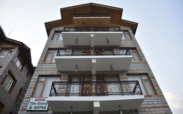 Hotel The Red Apple by OYO Rooms