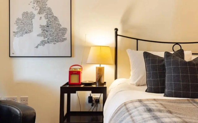 The Call of London 2 Bedroom Flat in Battersea