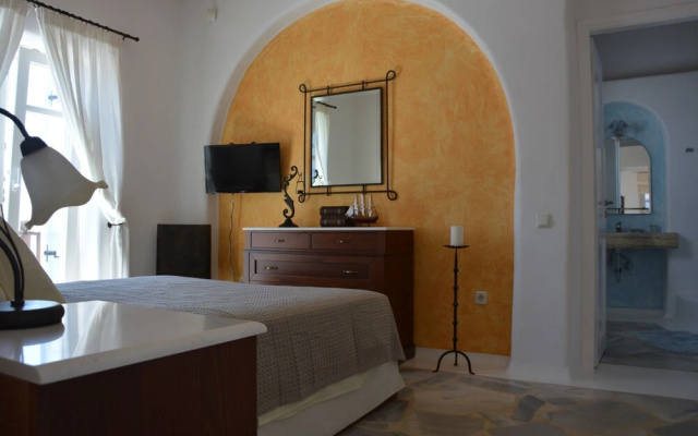 Delicate Mykonian House at Houlakia