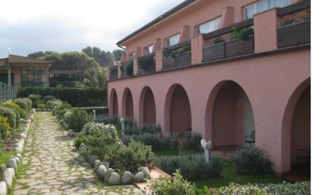 Hotel Del Golfo Проччио вид на фасад