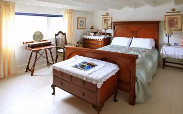 Danny Minnies Country House
