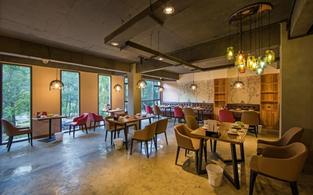Wuyishan Old Street Hill Lodge