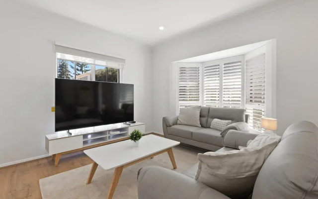 Quiet 2-bed Retreat With Private Courtyard