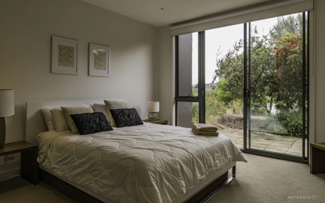 1 Pebble Place