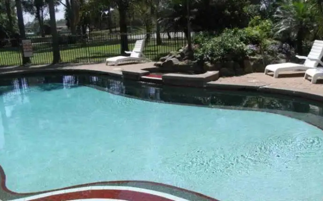 Charbonnier Motor Inn (ex. Quality Inn Charbonnier Hallmark)