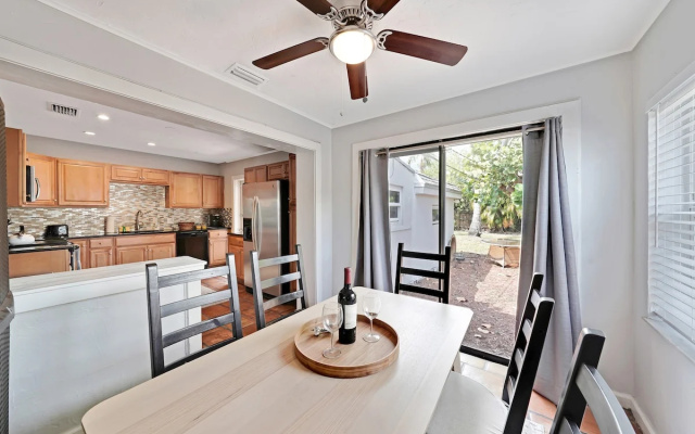 Poinsettia FTL Home by PMI