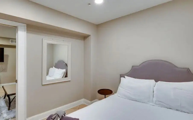 4 BR Beauty blocks from the River