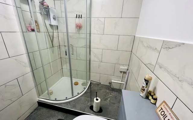 Newly Refurbished 1-bed Apartment in Croydon Se25