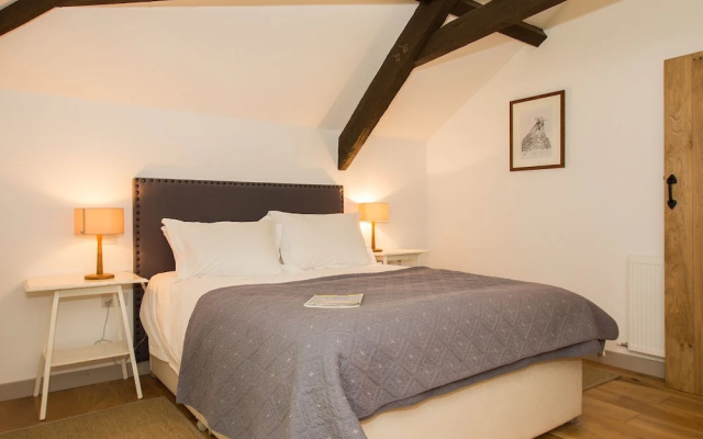Elegant Holiday Home in Tavistock With Garden, Barbecue, Fireplace