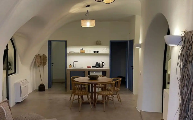 Acave Santorini Suites