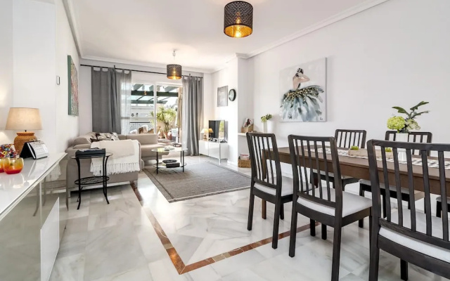 LCR4 - Large 3 bed apt close to beach, port