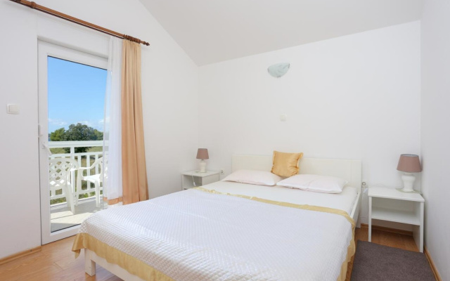 Apartment Lias - with restaurant: A5 prvi kat Rogoznica, Riviera Sibenik