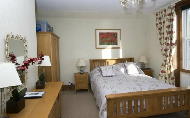 Shenstone Holiday Home