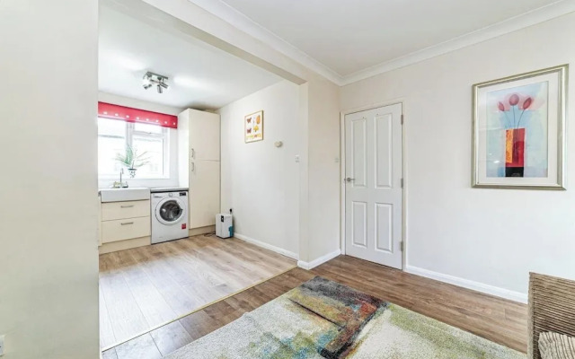 2 Bed Flat - Sleeps 3 - Pets - Parking - Wifi