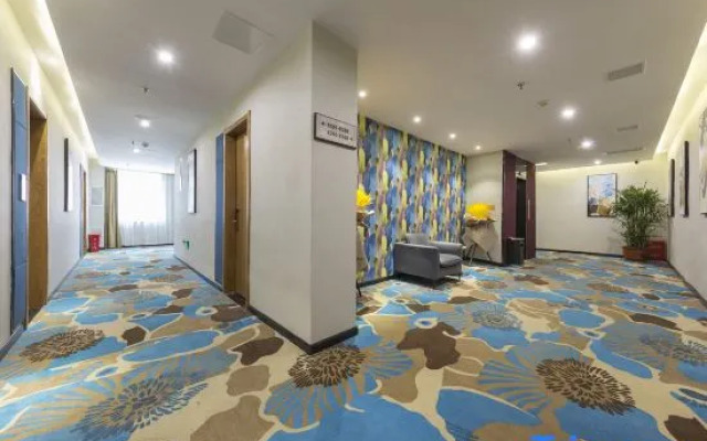 Saint Met Hotel (Zhengzhou Convention and Exhibition Center)