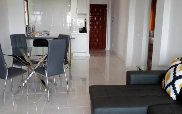 Impeccable 2-bed Apartment Ecuador, Los Claveles