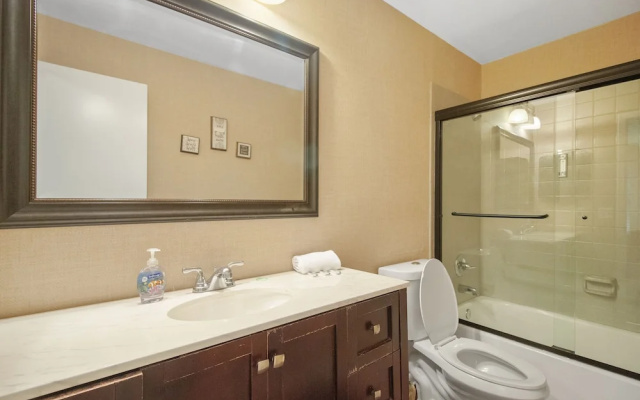 Tampa Bay- Large Pool home- Private Heated Pool!