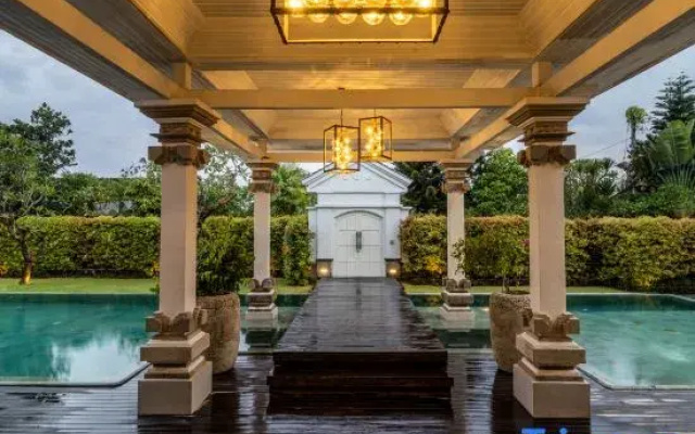 Villa Symphony White by BaliSuperHost