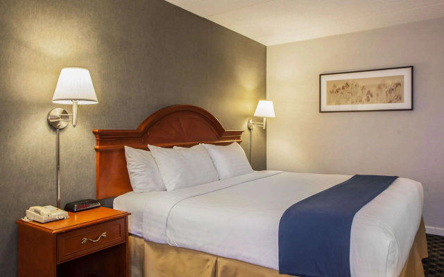 Quality Inn and Suites St Charles - West Chicago
