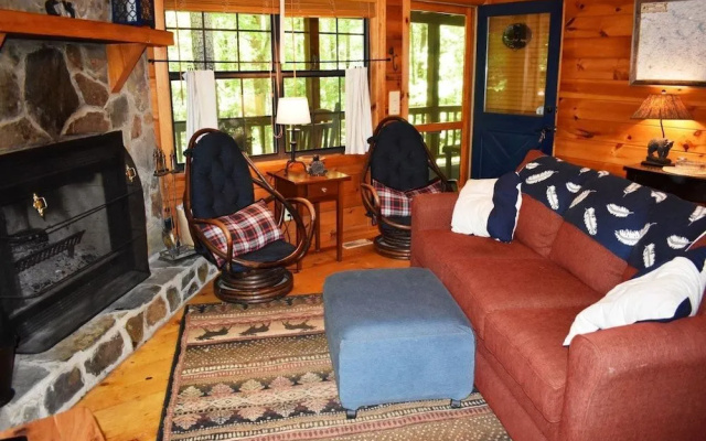 Cheery Dog Cabin