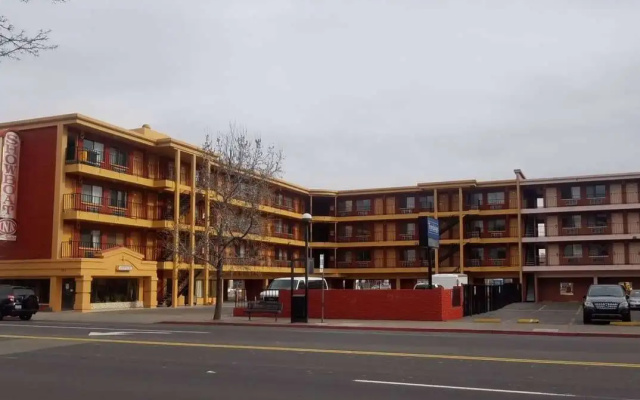 Howard Johnson by Wyndham Reno Downtown