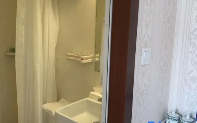 Jiaxiang Hotel (Shanghai Nanxiang Old Street Branch)