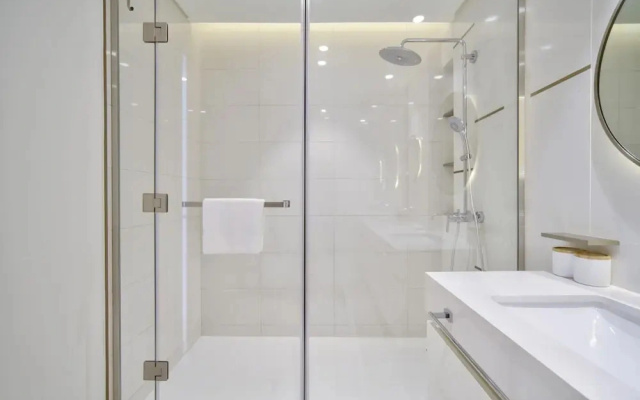 Luxury Sea View Living on Emaar Beachfront