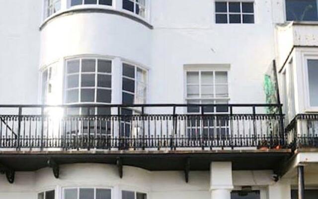 Отель Brighton Getaways-Channel View вид на фасад