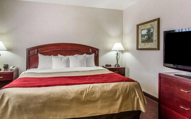 Quality Inn & Suites Fort Madison near Hwy 61
