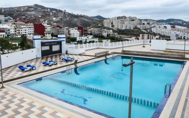 Dwo Mira Palace