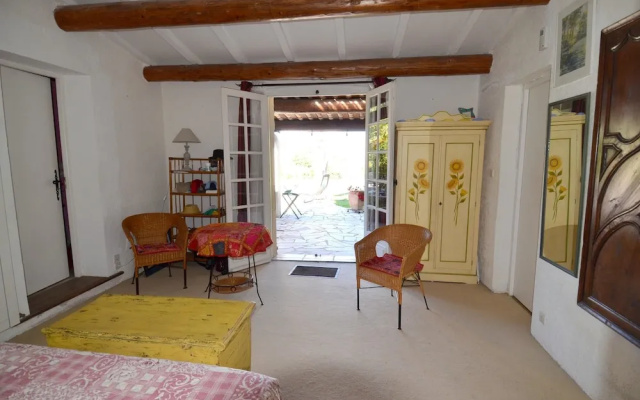 Villa With 4 Bedrooms in Pernes-les-fontaines, With Wonderful Mountain