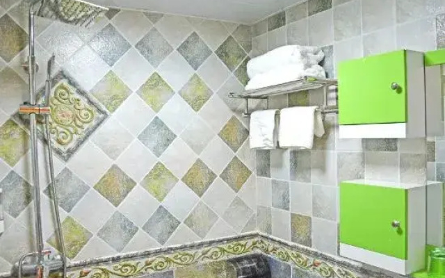 Xijiang Miao Village Homestay Vacation Apartment (Xijiang Qianhu Miao Village Viewing Platform)