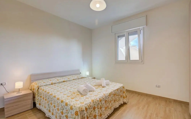Le Bianche Apt 2 with Garden near The Sea
