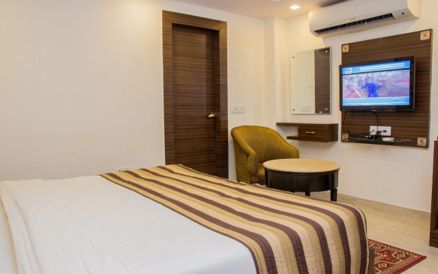 Hotel Pawan Plaza - Near BLK and Ganga Ram Hospital - Karol Bagh