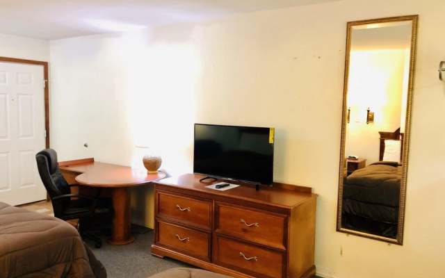 Ozark Inn & Suites