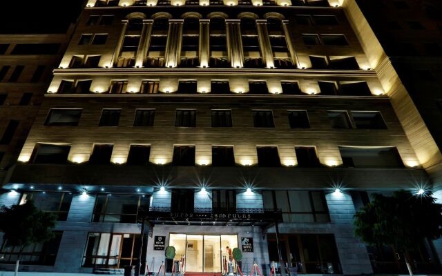 Paris Hotel in Yerevan, Armenia from 157$, photos, reviews - zenhotels.com hotel front