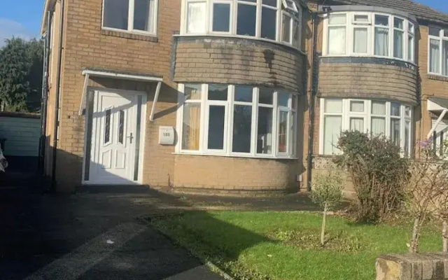 Serene Leeds Retreat - 3 Bedroom House