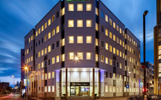 Отель Holiday Inn Express Arnhem вид на фасад